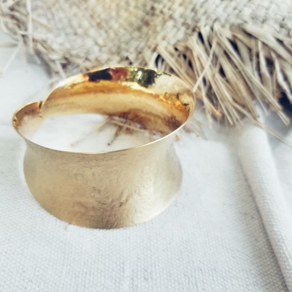 Matte hammered gold brass bangle bracelet new - Picture 2 of 4